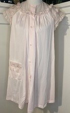 Vintage Vanity Fair Peignoir Pink Nylon Robe Only Embroidered Flowers Ruffles