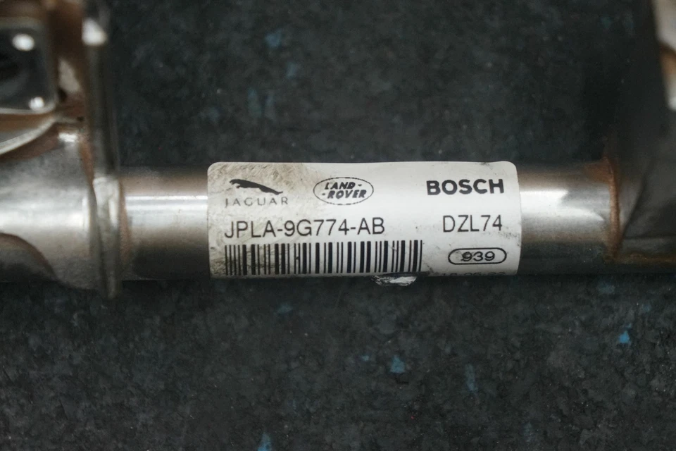 Right Fuel Injection Rail Pipe Tube 5.0L AJ813748 OEM Jaguar F-Pace SVR 2019 XJ - Image 3 of 3