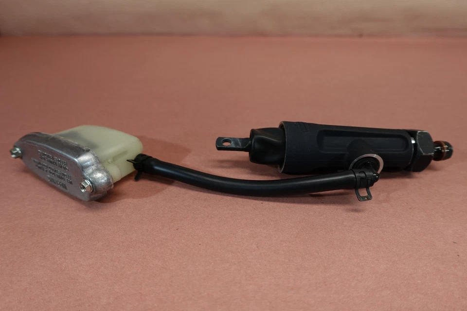 Harley VRSCF 2009-2017 Muscle V-Rod cilindro maestro de freno trasero Foto 4 de 4