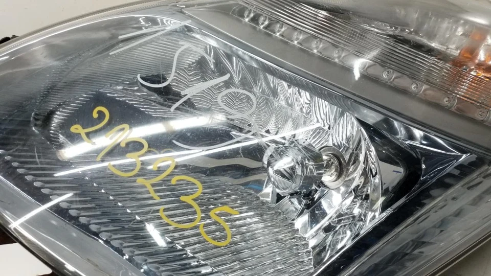 Toyota PRIUS 2003-09 Scheinwerfer Headlight 8117047181 - Bild 4 von 4