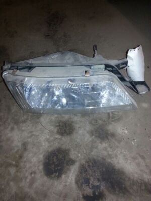 Passenger Headlight SE With Multi-reflector Lamp Fits 97-99 MAXIMA 985745