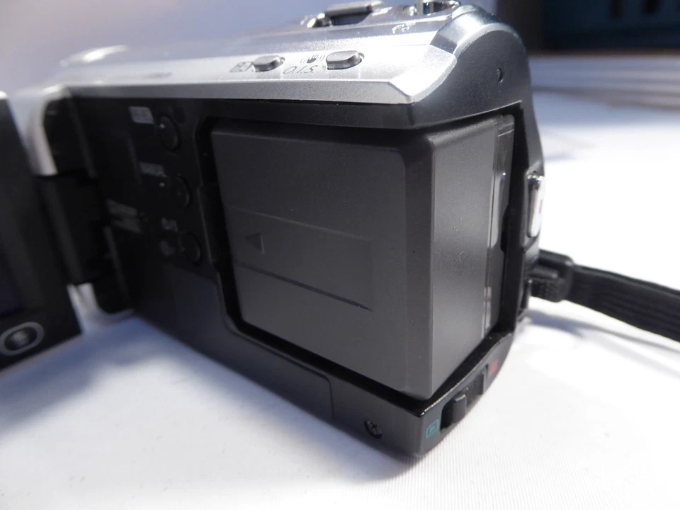 PANASONIC HDC-TM10 CAMCORDER HD DIGITAL VIDEO CAMERA tested working well - Image 4 of 4