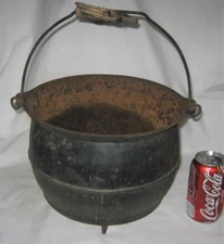 ANTIQUE COUNTRY PRIMITIVE FIRE HEARTH STOVE ART CAST IRON CAULDRON GRISWOLD POT