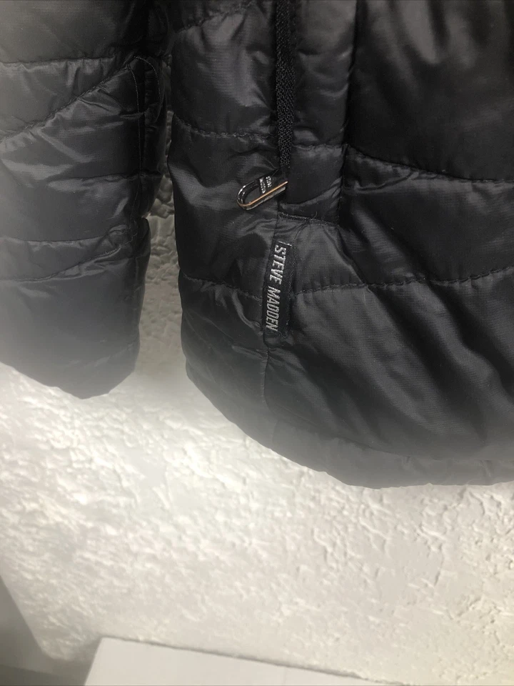 Abrigo acolchado negro forrado de piel con escudo glaciar Steve Madden para mujer talla L acolchado Foto 4 de 4