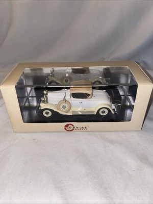 Esval 1930 Pierce Arrow Model B Roadster Top Up 1:43 White/Cream Limited To 500