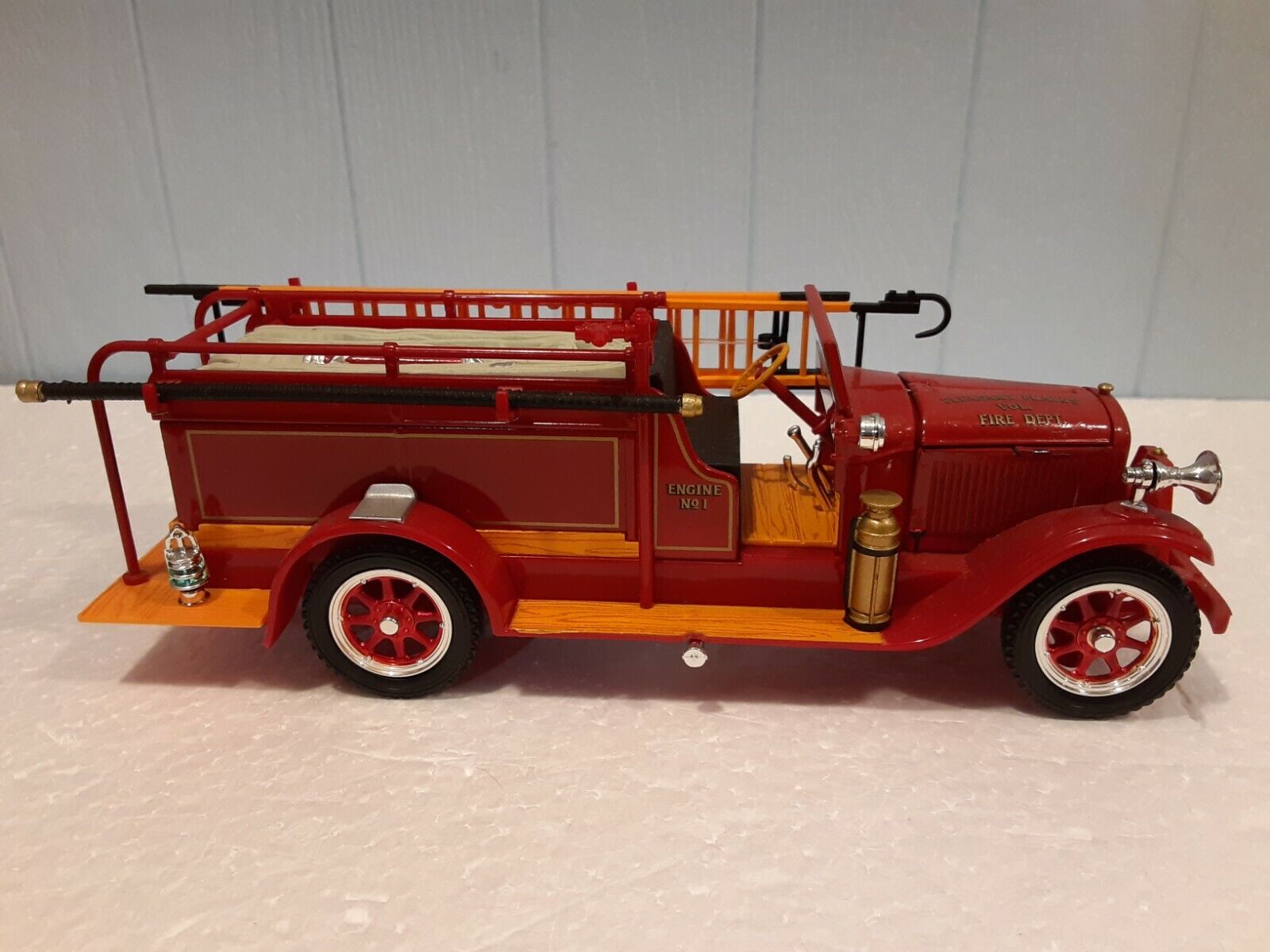 1/32 Signature Model - 1928 Reo Fire Truck Diecast Model
