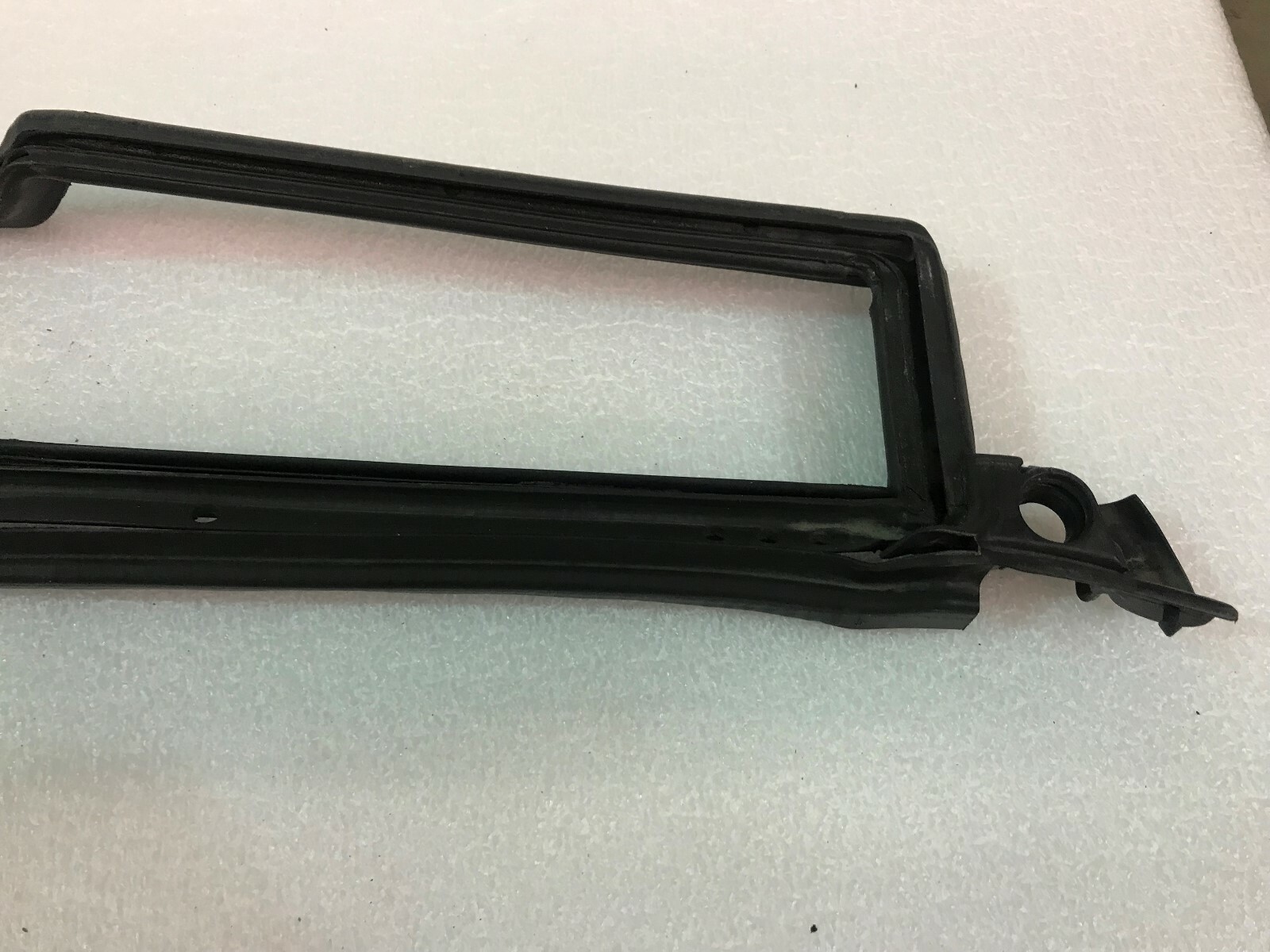 LAMBORGHINI GALLARDO SPYDER REAR WINDOW GLASS RUBBER GASKET SEAL OEM 407827460B