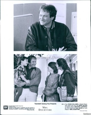 1993 Robin Williams Sally Fields Star In Comedy Mrs Doubtfire Movies 8X10 Photo