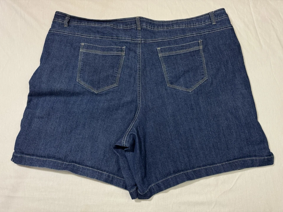 Bermuda jeans feminina JUST MY SIZE JMS plus size 26W jeans escura borboleta - Imagem 2 de 4