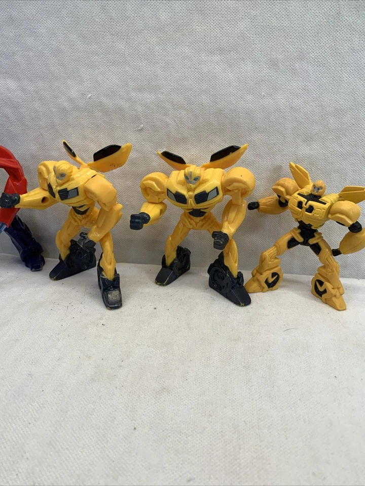 Figura de acción TRANSFORMERS OPTIMUS PRIME y abejorro juguetes McDonald’s Foto 3 de 3