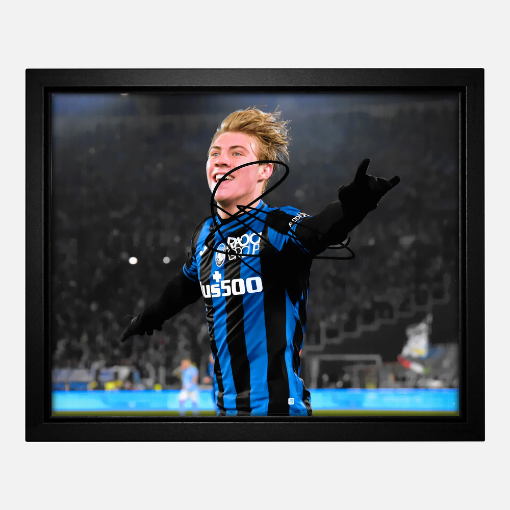 Framed Rasmus Højlund Autographed Atalanta 8x10 Photo Memorabilia  