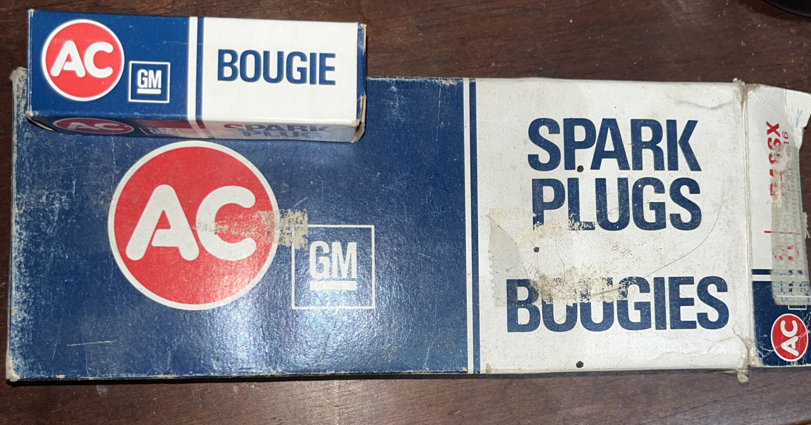 8 NOS RARE Canadian Box AC GM Spark Plugs, Acniter R46SX 5613516 Bougies