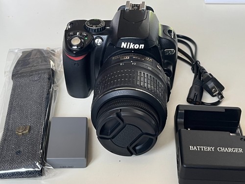 Nikon D60 Digital SLR with 18-55mm zoom len, battery/charger and bag