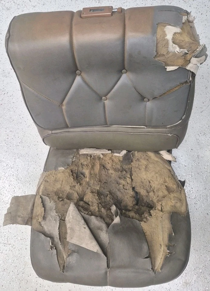 71 72 73 Buick Riviera Etapa 1 GS 60/40 LH Asiento Cojín Marco Cola Barco Foto 4 de 4