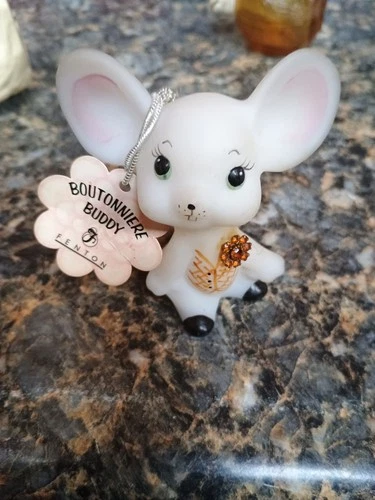 Fenton Glass Opal Satin Boutonniere November Birthday Mouse Figurine With Tag