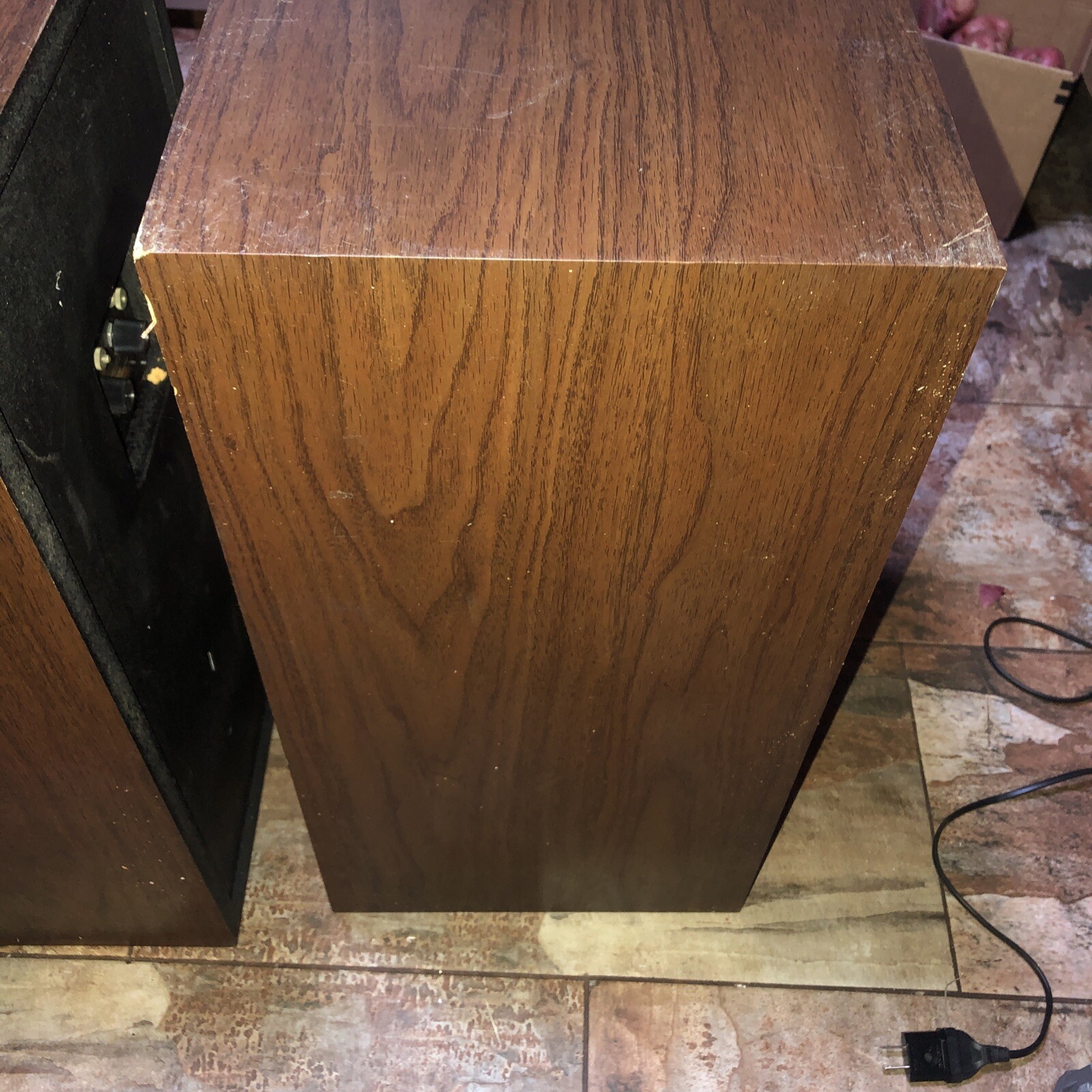 Pair Of KLH Speakers Model 363 way with 12″ woofers No Grill Tested