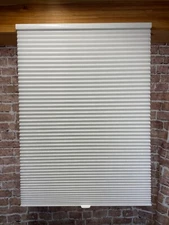 Hunter Douglas Duette, New/open box, 37 x 52, hardware included, Daisy White