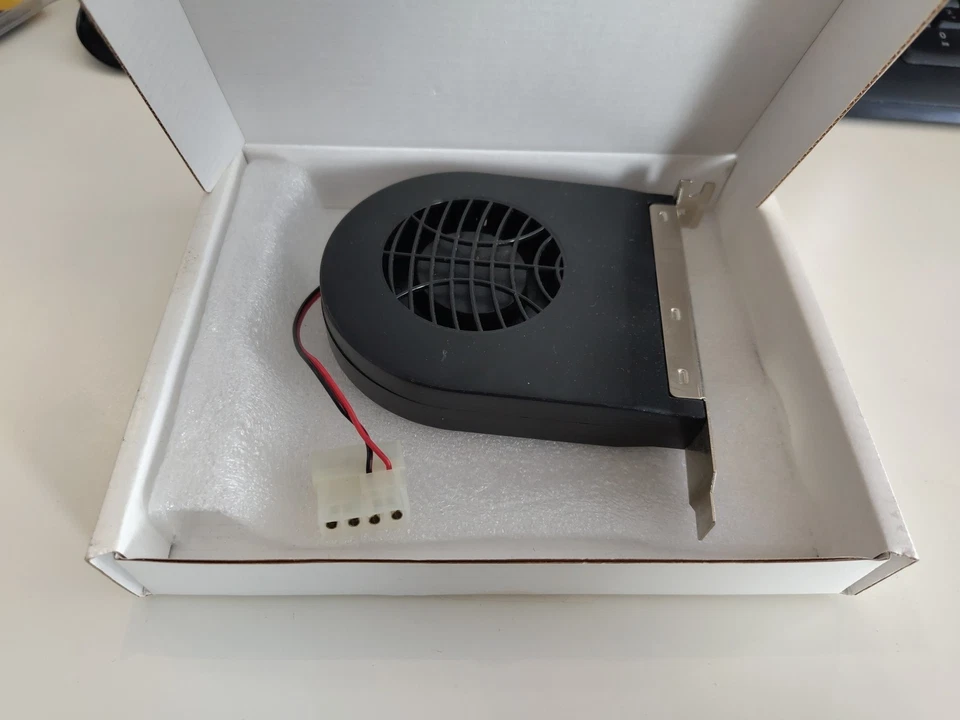 StarTech Expansion Slot Rear Exhaust Cooling Fan with LP4 Connector - Image 2 of 2