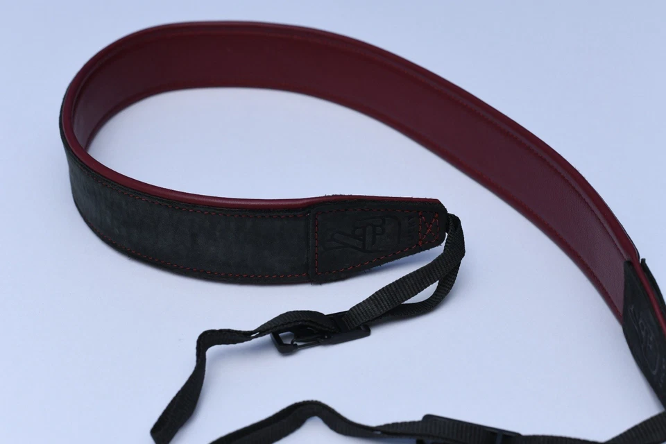 Correas de cuero para cámara Lucky Straps negras y rojas Foto 2 de 2