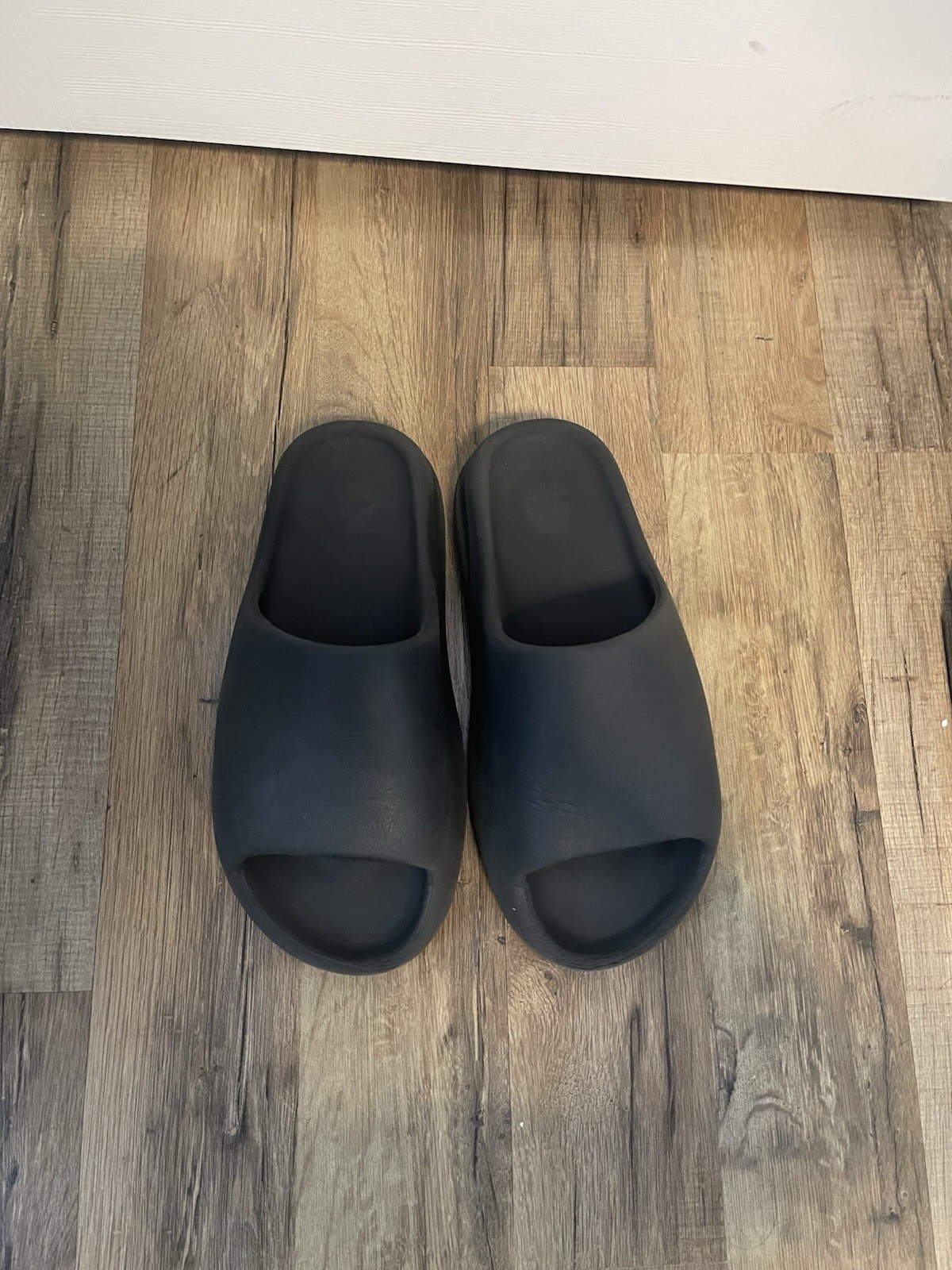 Size 9 - adidas Yeezy Slide Grey thumbnail 2