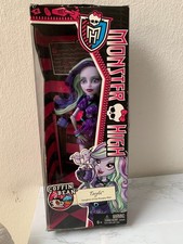 Monster High Coffin Bean Twyla Daughter of the Boogey Man with stand