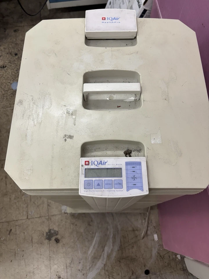 Purificador de aire HEPA de grado médico IQAir HealthPro Plus con control remoto en perfecto estado Foto 2 de 2