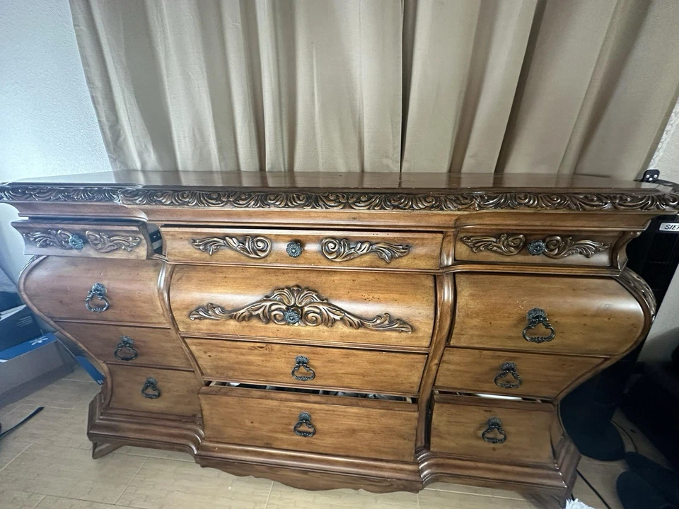 Bedroom Set King - 4 PIECES INCLUDED - Image 4 of 4