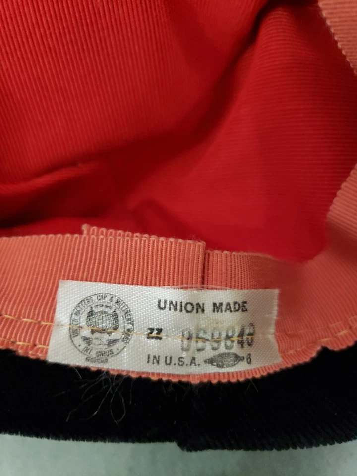 Винтажная черная винтажная дамская бархатная таблеточная коробка 40-х годов отличное состояние товара  - Изображение 3 из 4