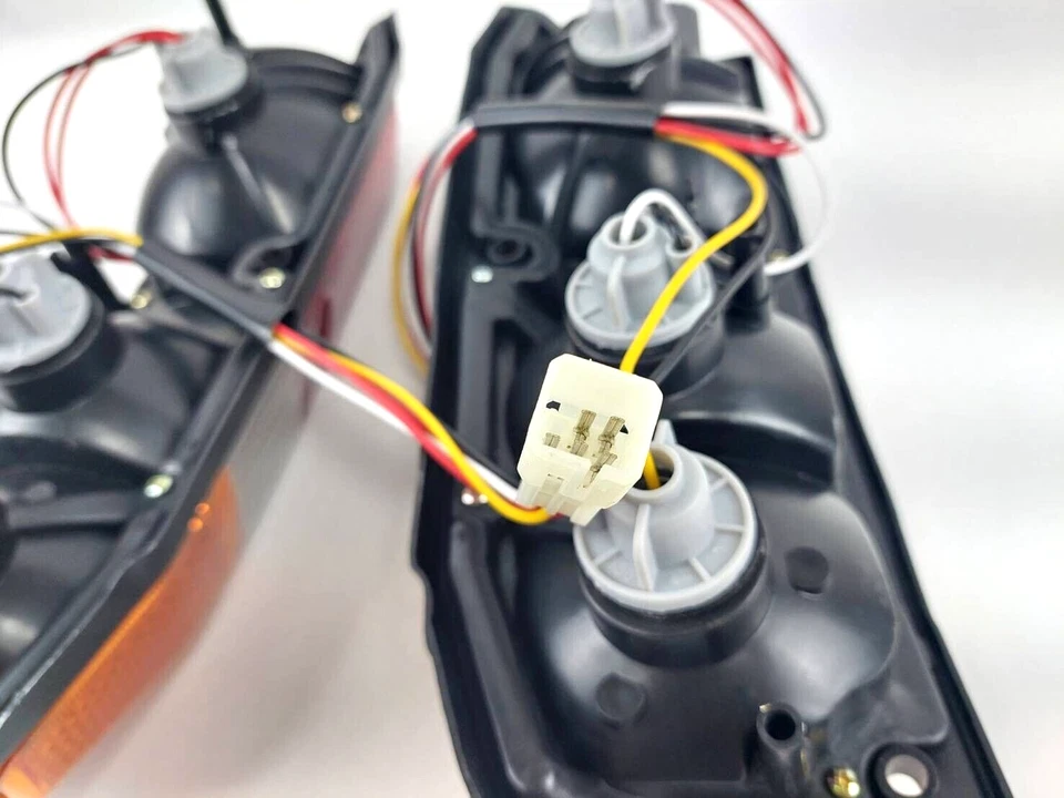 REAR LAMP TAIL LIGHT Fit For Toyota Land Cruiser FJ70 FJ73 FJ75 HJ75 1985-1999 - Image 4 of 4