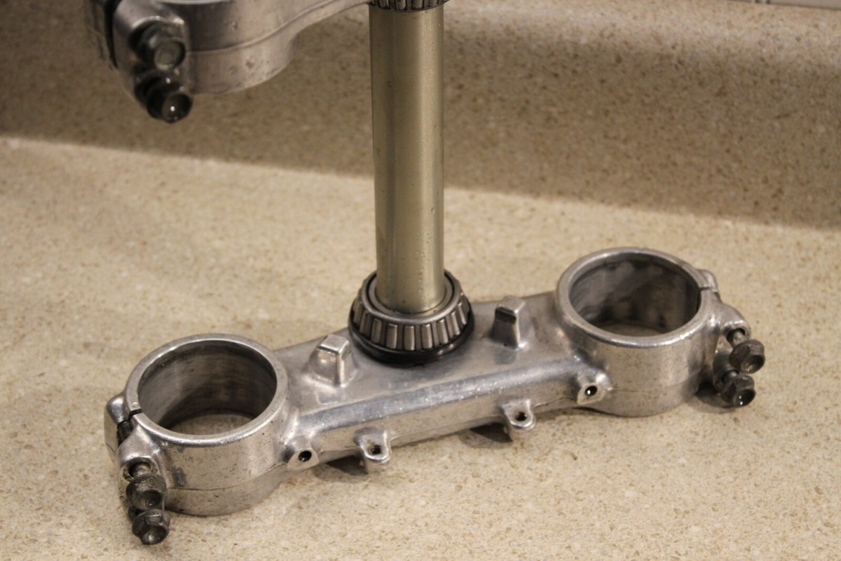 Hale様 1992-1994 Kawasaki KX125 Triple Clamp Tree Steering Stem 8934 S58