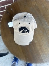 Vintage Iowa Hawkeyes Snapback Hat Baseball Cap Tan w Black Logo Signatures Vtg