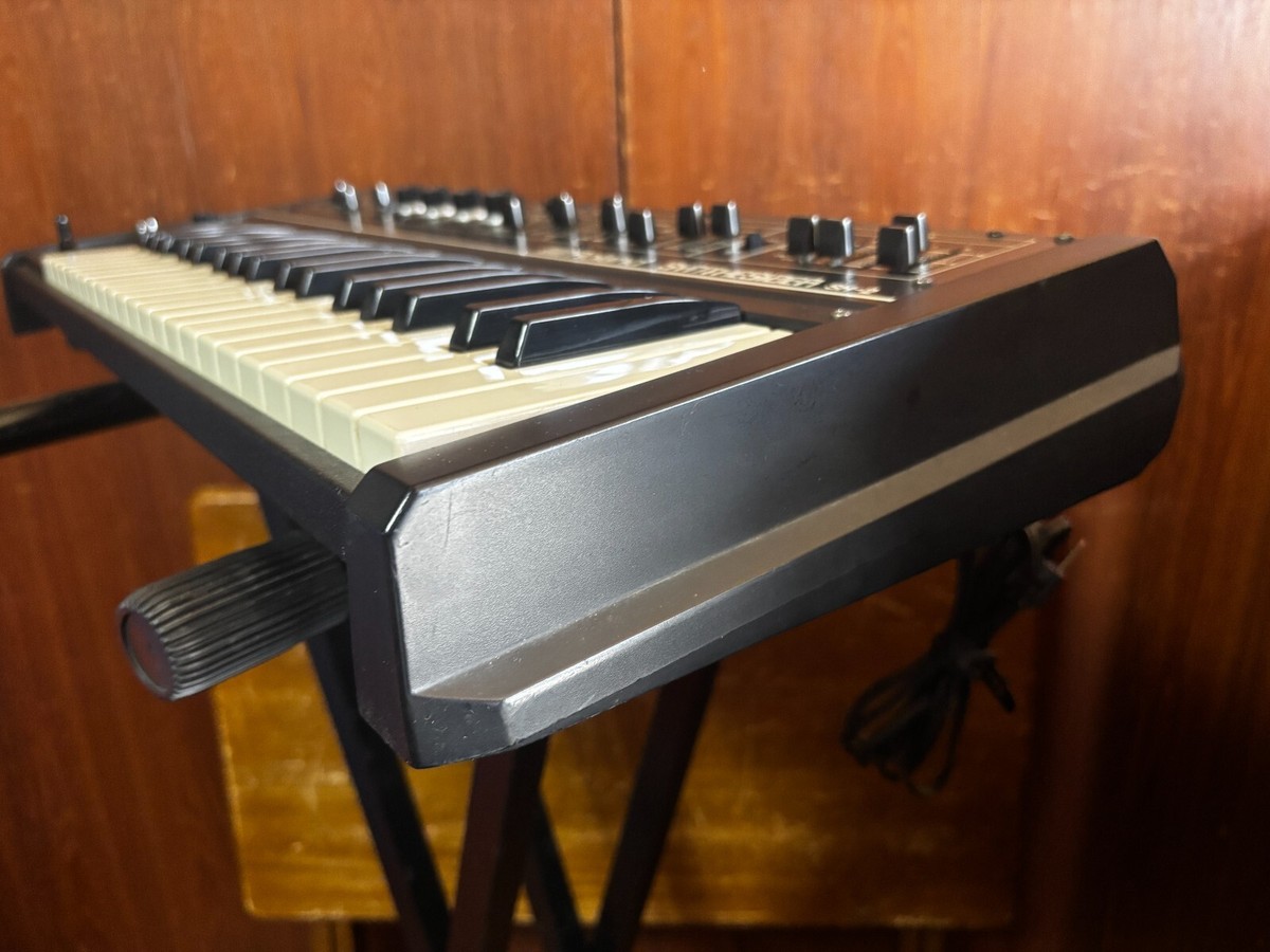 完動品 Roland SH-2 Analog Synthesizer Roland Icon Series: The SH-2 Synthesizer - Roland Resource