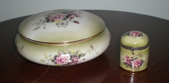 Porcelain Stamp Box and Bowl with Lid