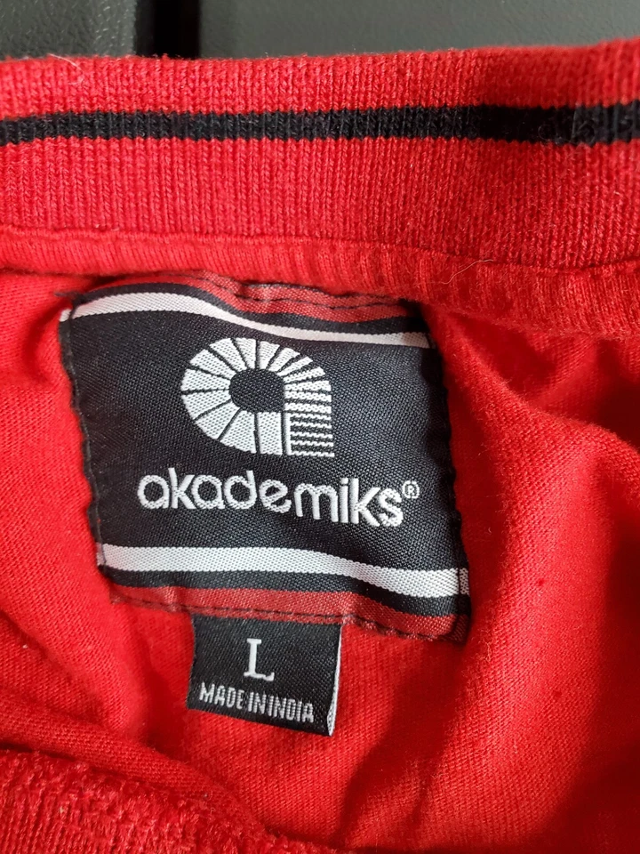 Camiseta de manga corta para hombre Akademiks rayas rojas/negras/blancas con logotipo talla grande Foto 3 de 4
