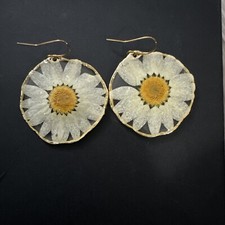 daisy dangle earrings