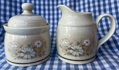 ROYAL DOULTON LEMBETHWARE ~ FLORINDA ~ CREAM & SUGAR SET ~ W/LID ~ 1980 ENGLAND