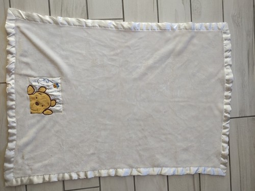 Winnie Puuh Plüsch Krippe Decke Biene bestickt Satinborte Lovey - Bild 3 von 6