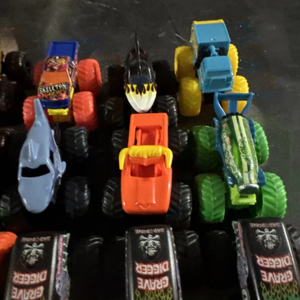 Lot 19 Small Monster Trucks Grave Digger Megalodon Bone Crusher Plastic Wheels - Image 4 of 4