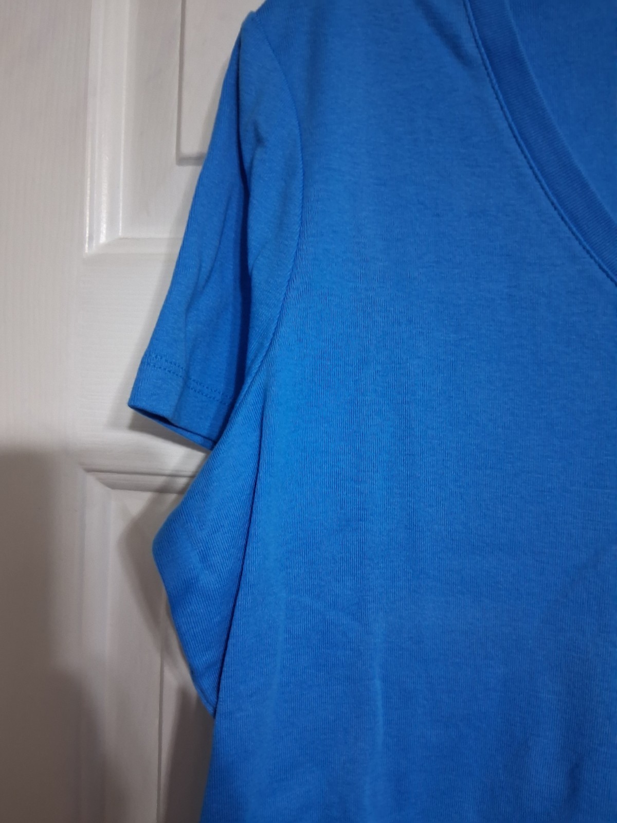 NWT Women's St. John's Bay V-Neck Essential Tee Size M Blithe Blue thumbnail 5