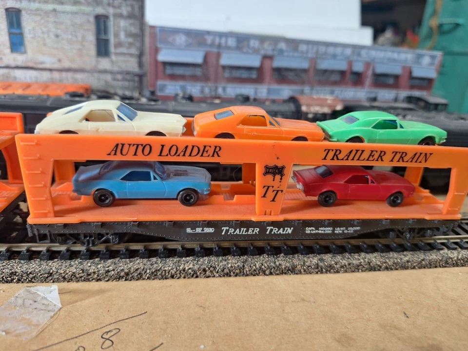 Two ho Trailer Train Auto Loaders - Image 2 of 4