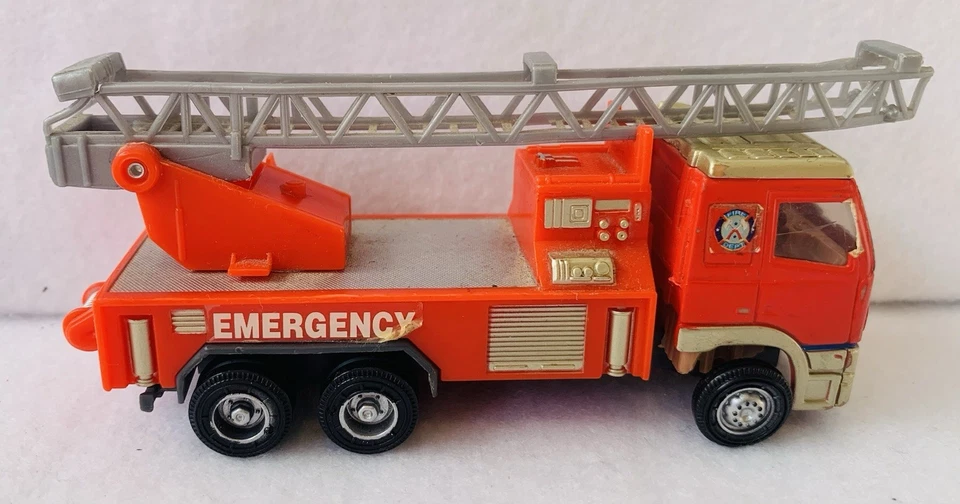 3x Fire Dept Toys, Inc Kentoys Volvo Fire Engine, Matchbox 1:110 helicóptero, PW Foto 4 de 4