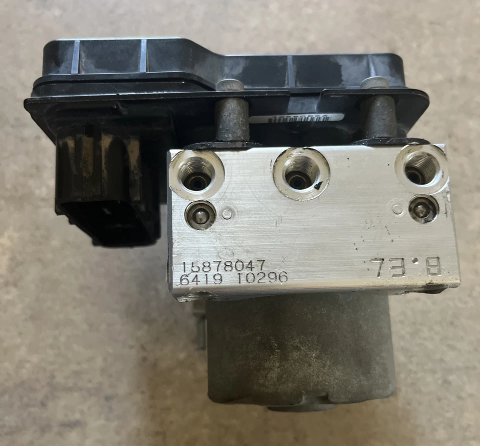 Chevrolet Colorado 2004-2008 módulo de bomba de freno ABS 3,5 L 15878047 ¡Buen estado! Foto 2 de 4