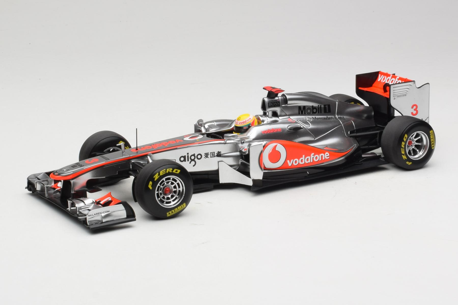 530111803 McLaren MP4-26 Mercedes Vodafone n3 L. Hamilton 2011 Minichamps 1/18