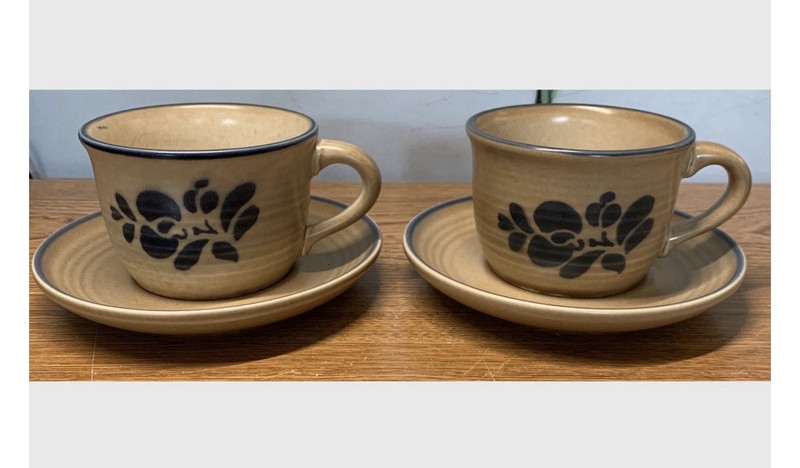 Set of 2 Pfaltzgraff Pottery Coffee Mugs with Saucers
