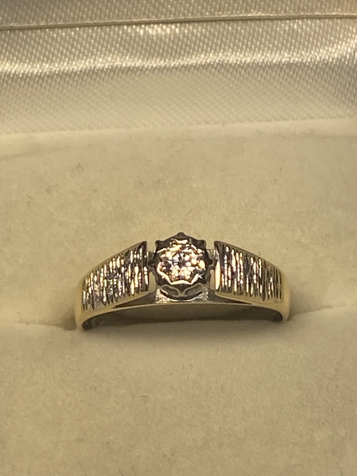 18k gold round diamond solitaire ring - image 3