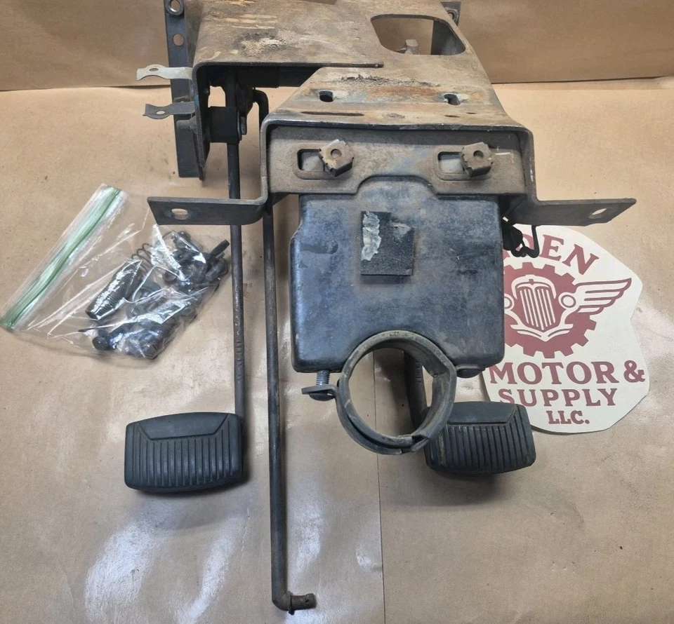 1961 - 63 福特卡车离合器和制动踏板组件原始设备制造商 Uni-body 1962 F100 F250 350 — 第 2/4 张图片