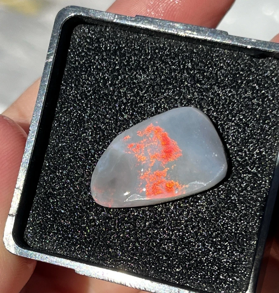 Ópalos de joyería de piedra de corte sólido color rojo Lightning Ridge de 5,9 quilates de ópalo negro Foto 2 de 4