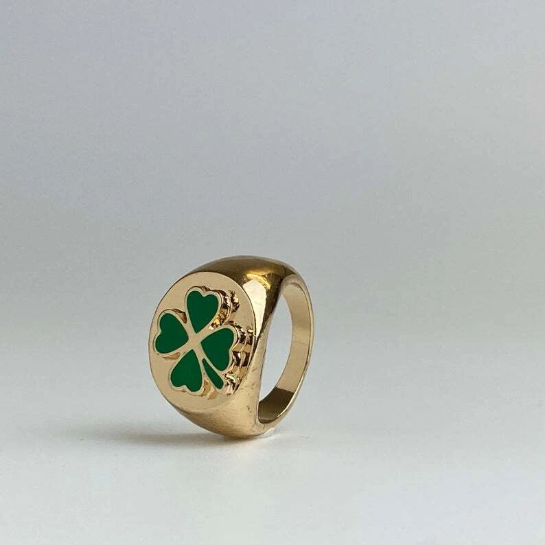 Anillo de trébol meñique de metal macizo esmaltado verde enchapado en oro amarillo de 14K plateado para hombre Foto 4 de 4