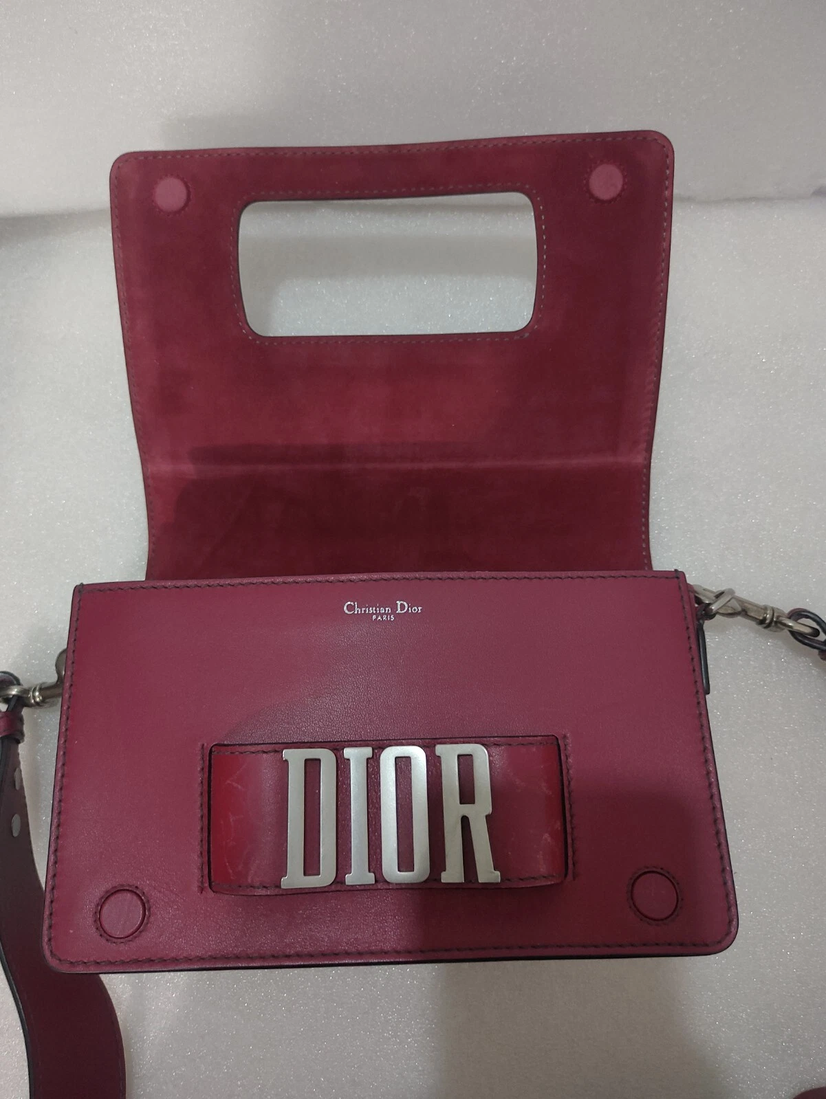 Sac à main bandoulière à rabat Dior Dio(r)evolution cuir de veau bordeaux