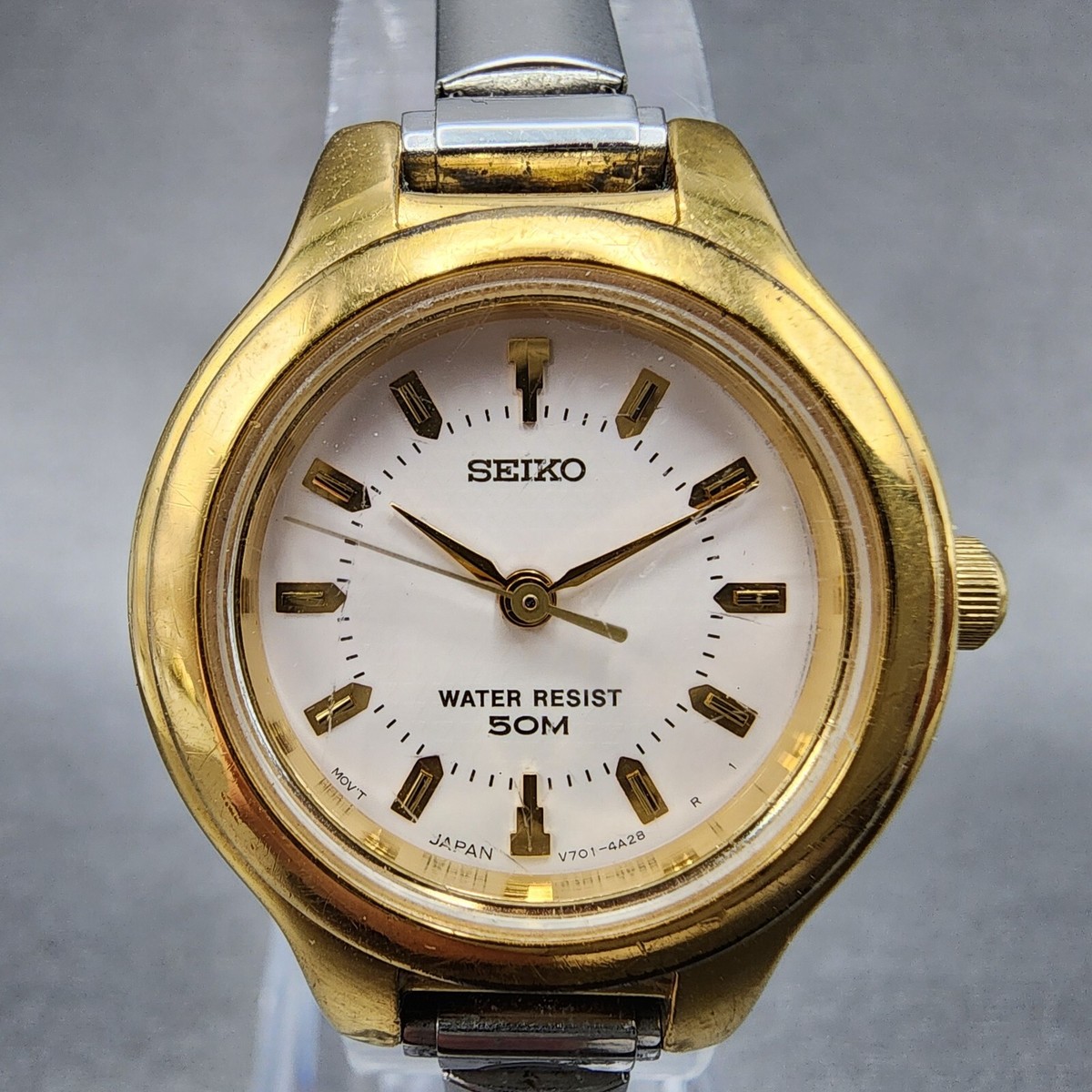 【上品】SEIKO ゴールド クラシック 腕時計 V701-2D50 レディース Seiko Watch Women 25mm White Dial Gold Tone Round V701-2H30 New